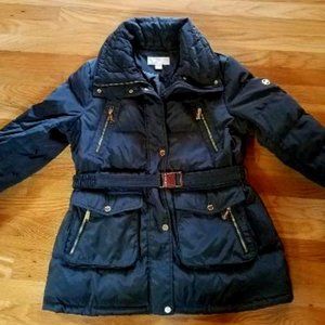 BLACK MICHEAL KORS JACKET WORN ONLY ONCE LOOKS NEW.